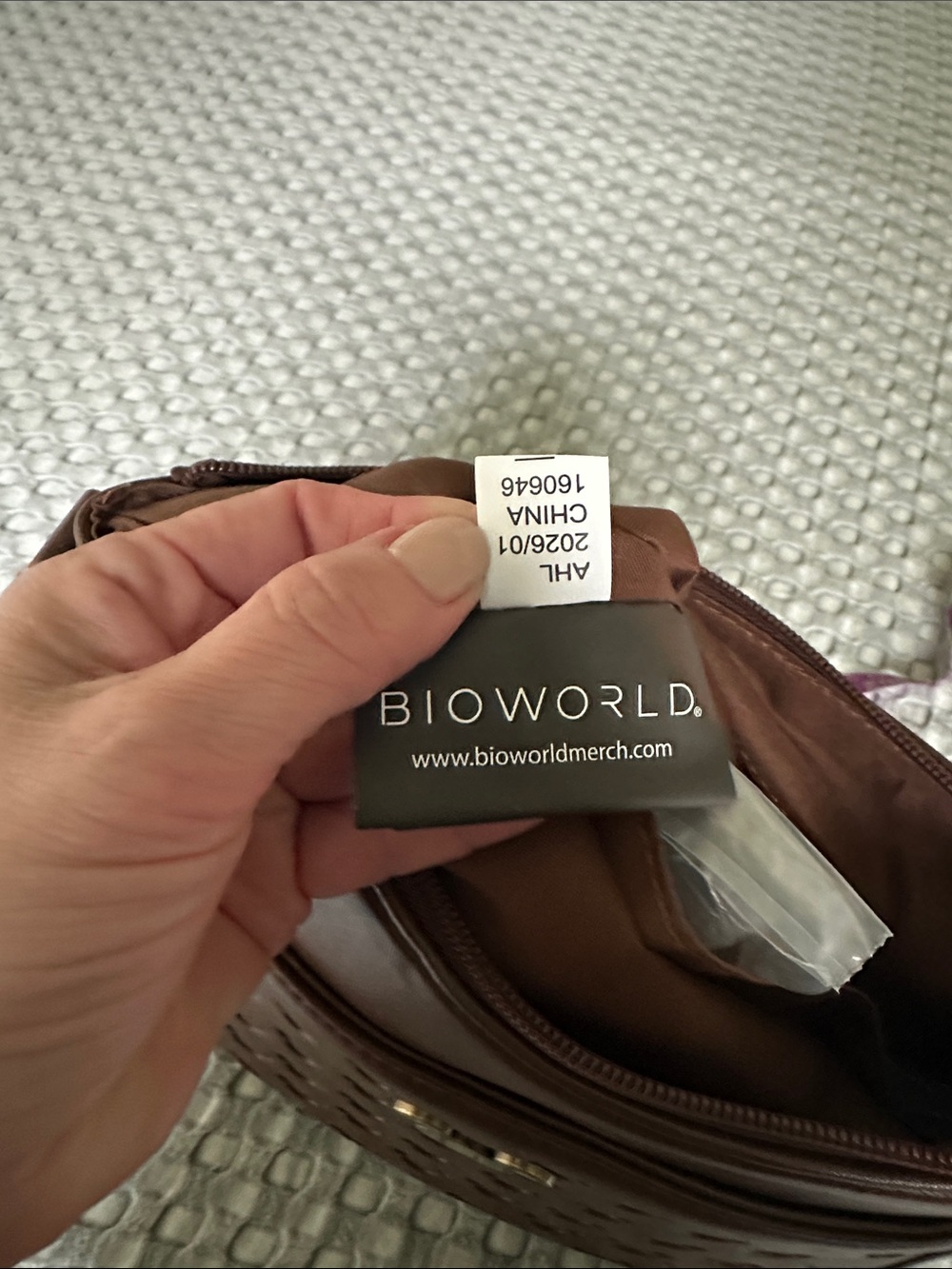 Disney Brown Crossbody Bag with Colorful Woven Strap NWT Bioworld - Picture 12 of 13